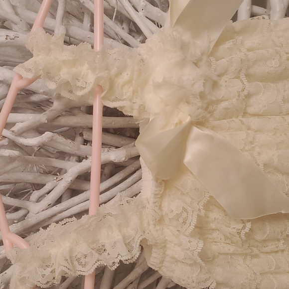 Baby Ruffle Romper🤍 - Picture 3 of 4